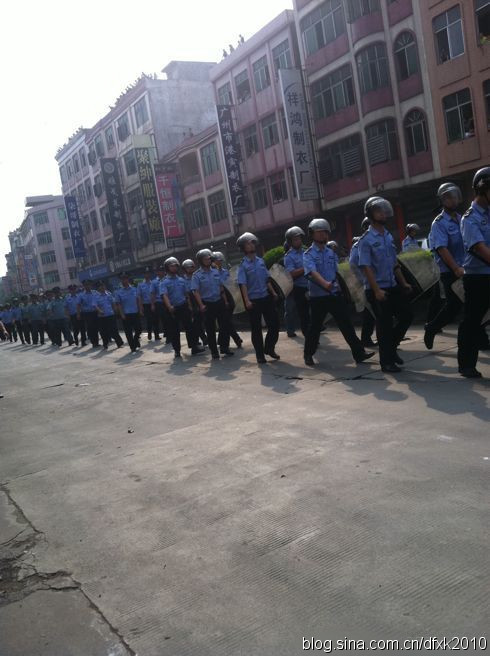 Picture of conflict between the police and citizens in Zengcheng
