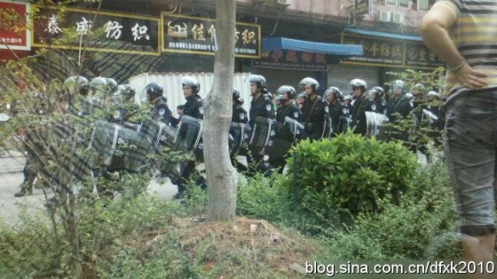 Picture of conflict between the police and citizens in Zengcheng
