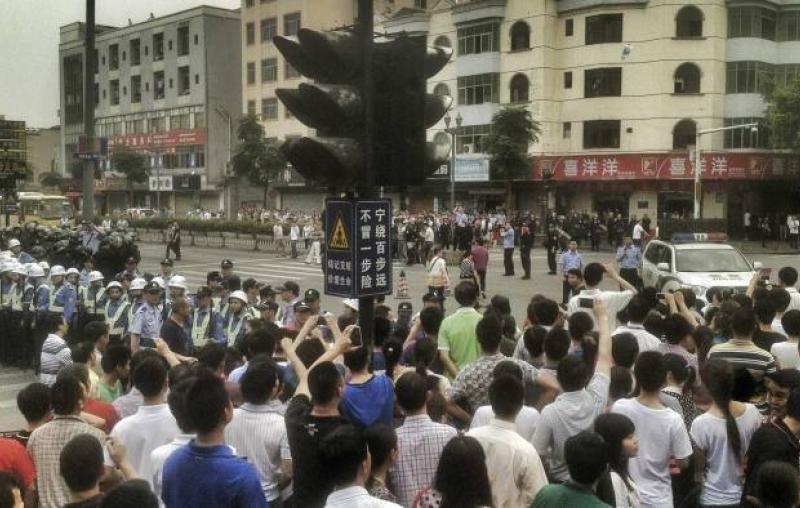 Thousands protest at Dongguan's largest shoe factory